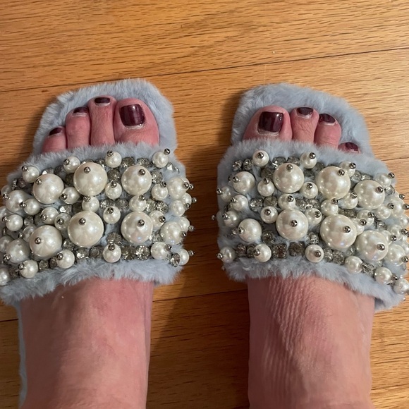 NWT JEFFERY CAMPBELL Facile Faux Fur Slides Baby Blue Pearl & Rhinestone Size 10 - Picture 9 of 10